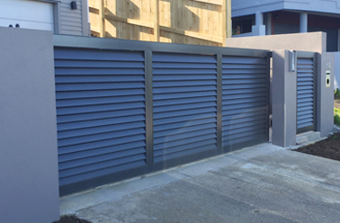 Louvre-slat-tongue-groove Automated residential gates